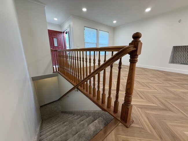 Building Photo - Beautifully Updated Home in Holladay