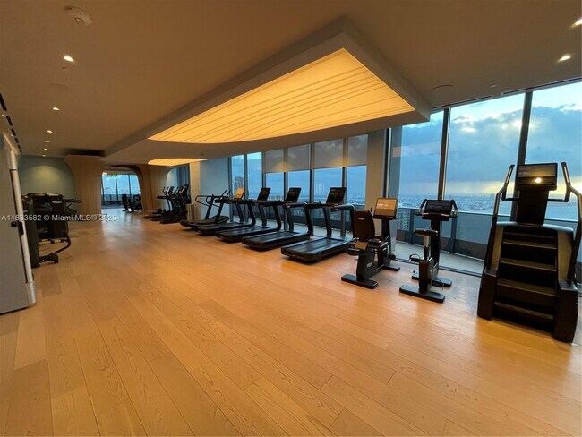 Building Photo - 1000 Brickell Plaza