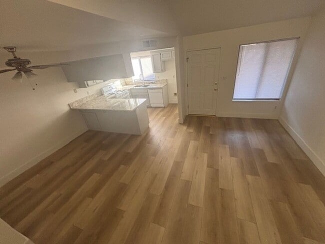 Building Photo - Newly Renovated 2-Bedroom Townhouse with 2...