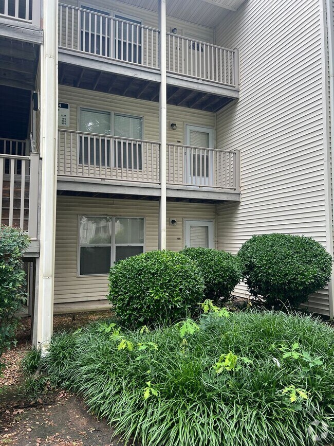 Building Photo - 574 Candle Ln