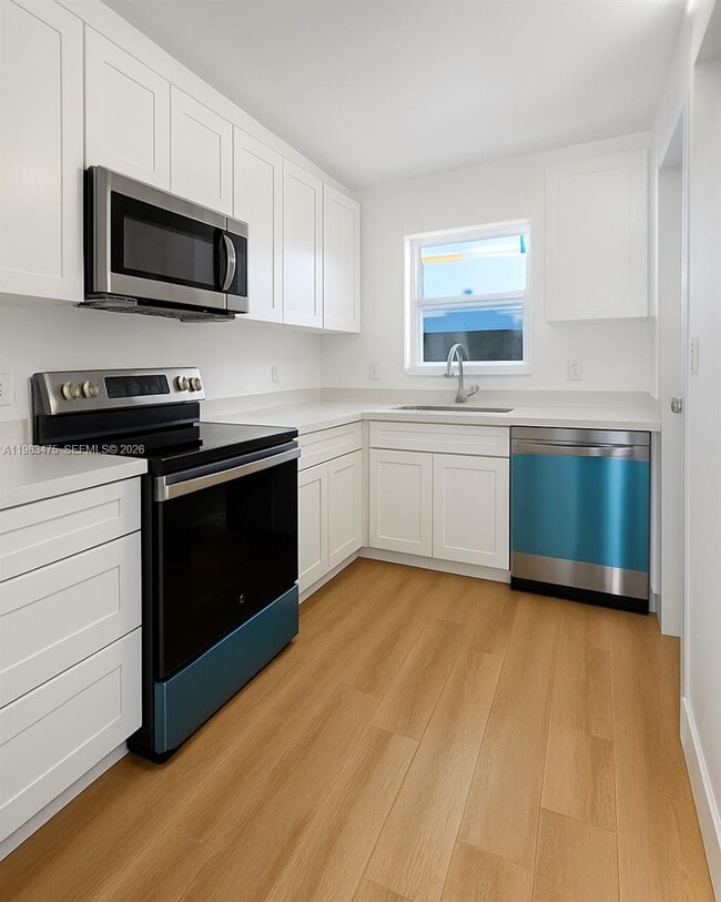 Building Photo - 333 NW 17th Ct