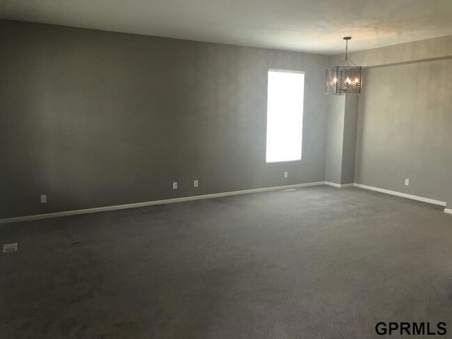 Building Photo - 2102 Quartz Dr