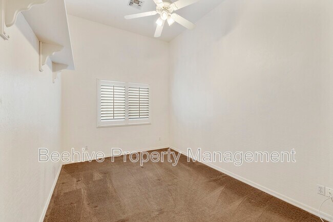 Building Photo - 1861 N Oracle Cir