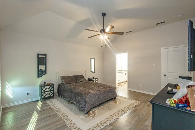 Building Photo - 514 Prado Dr