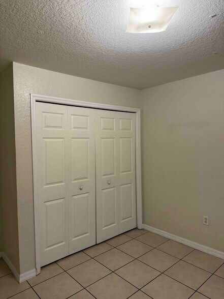 Building Photo - 1029 Fox Lake Dr