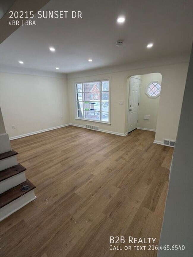 Building Photo - 20215 Sunset Dr