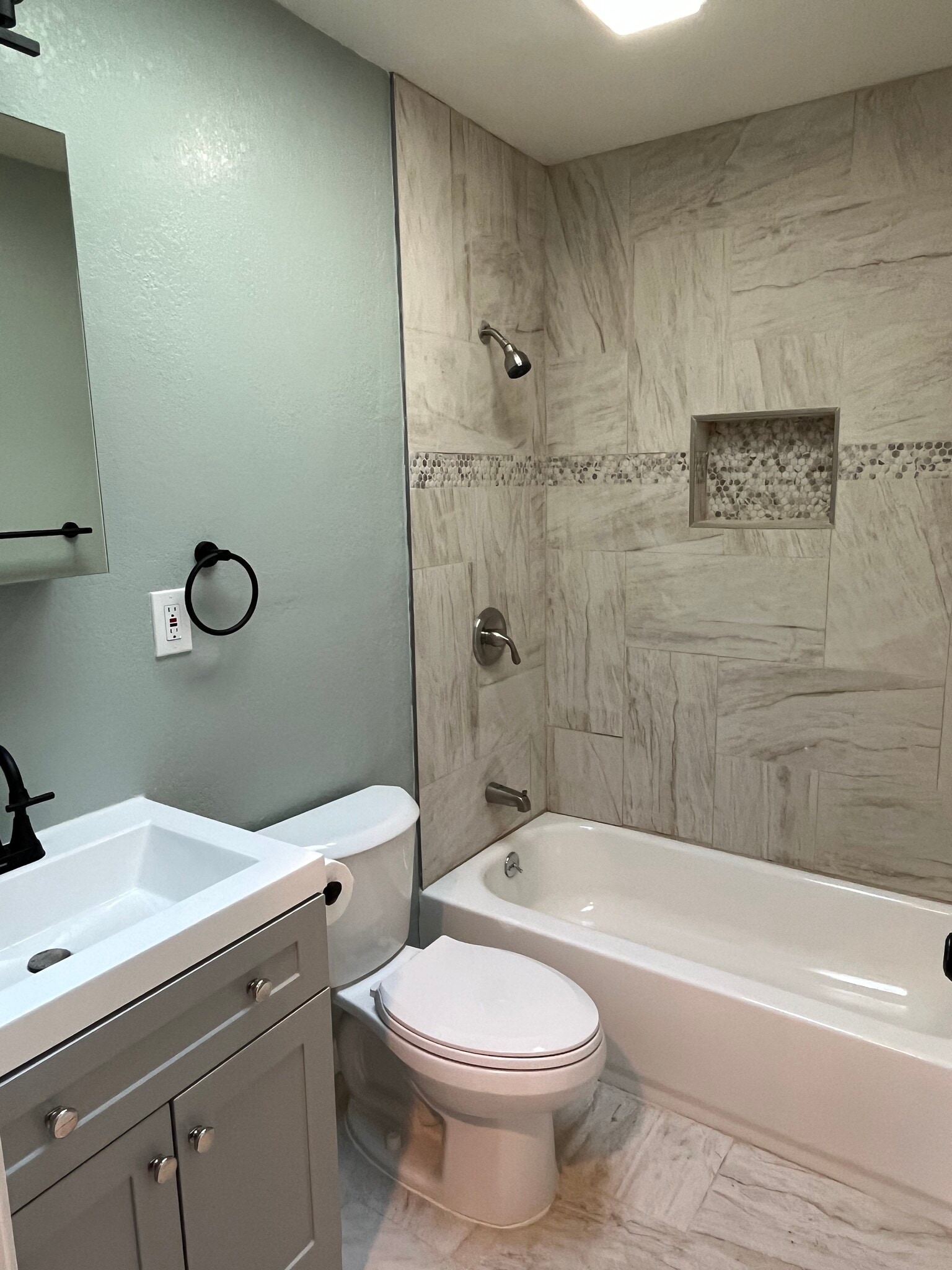 Bathroom 1 - 472 Clara Street