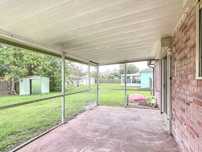 Building Photo - 2367 Angel Rd