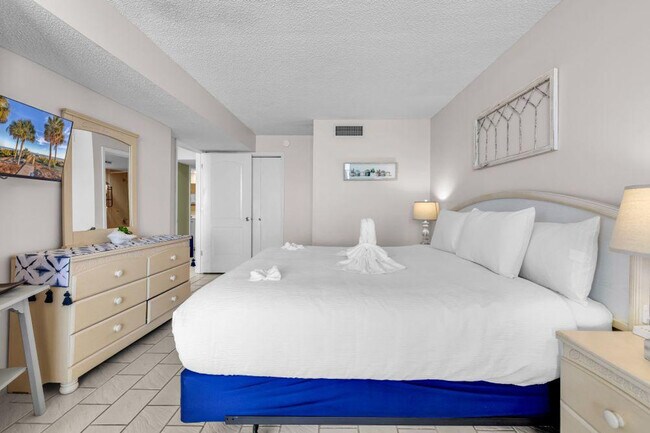 Building Photo - 2500b N Ocean Blvd