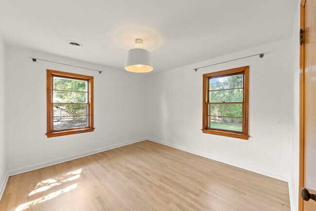 Building Photo - 354 Indian Dr