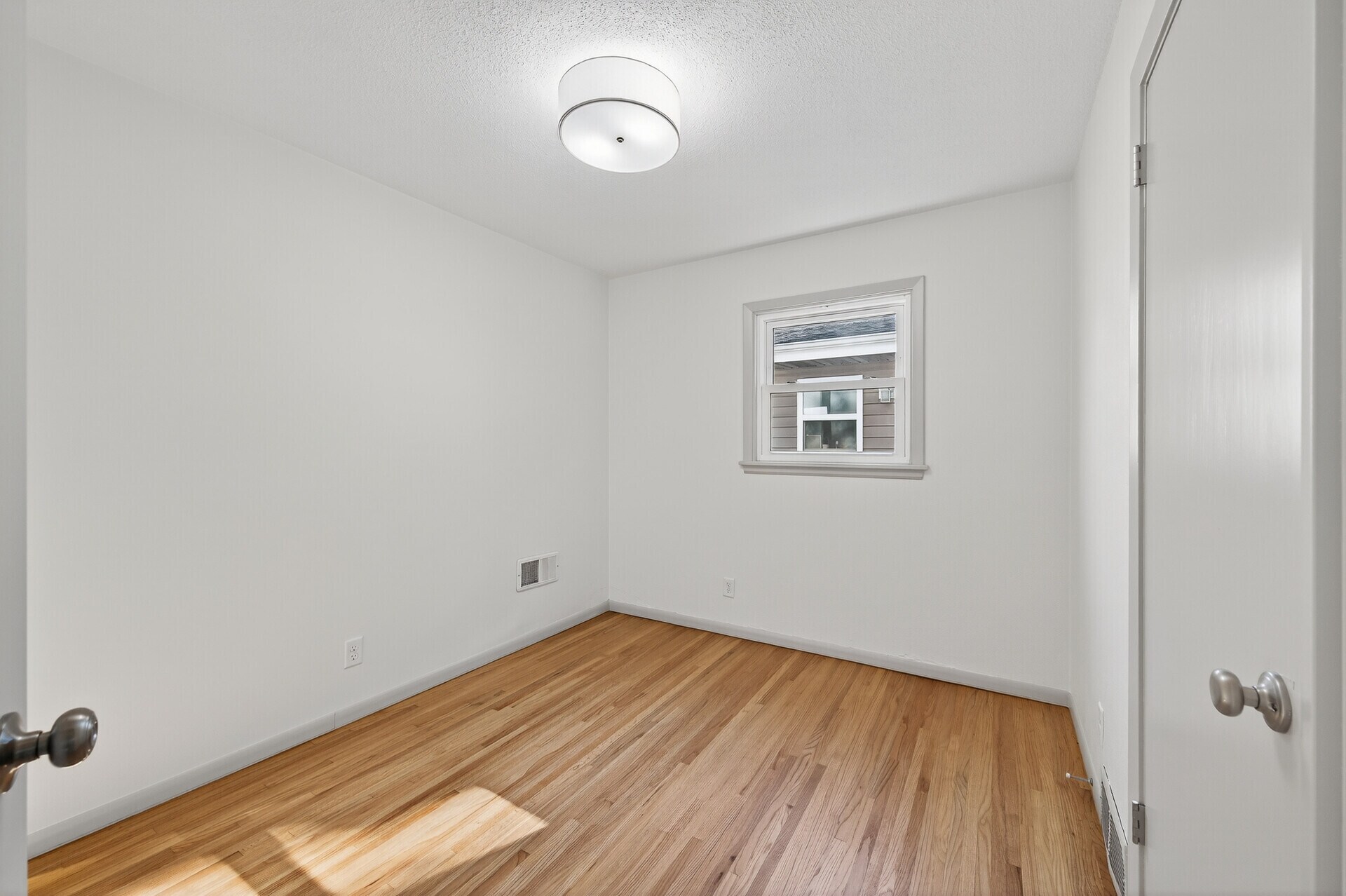 Building Photo - 1205 8th Ave S