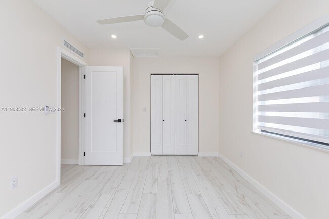 Building Photo - 5641 SW 67th Ave