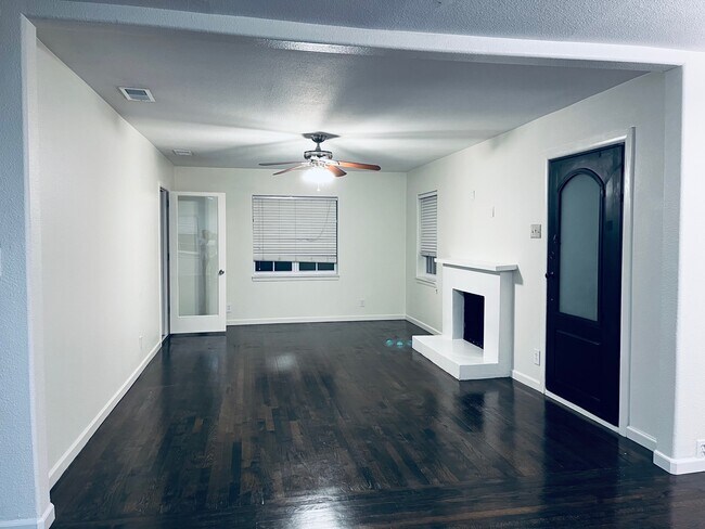 Building Photo - 610 Cliffdale Ave