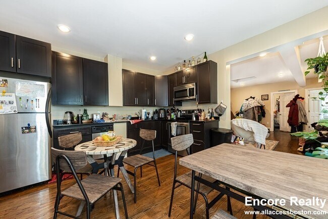 Building Photo - 1566 Tremont St