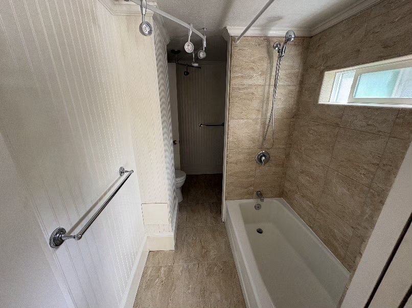 Building Photo - 824 Spencer Ave