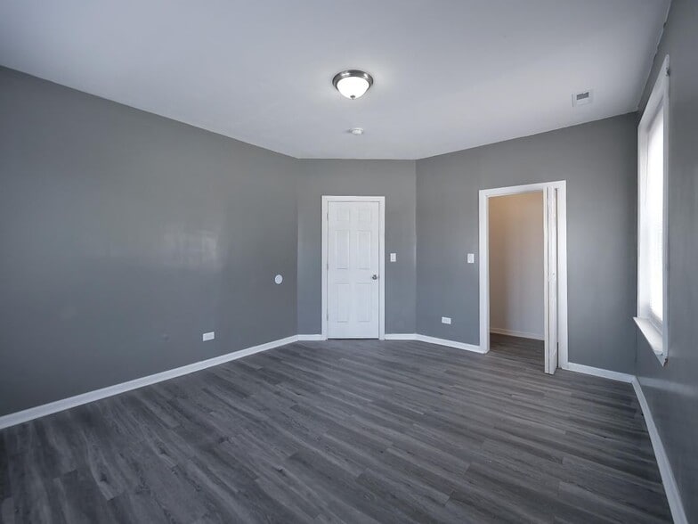 Building Photo - 346 N Laramie Ave