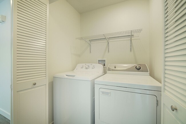 Building Photo - 2Bd/1Ba Issaquah Duplex