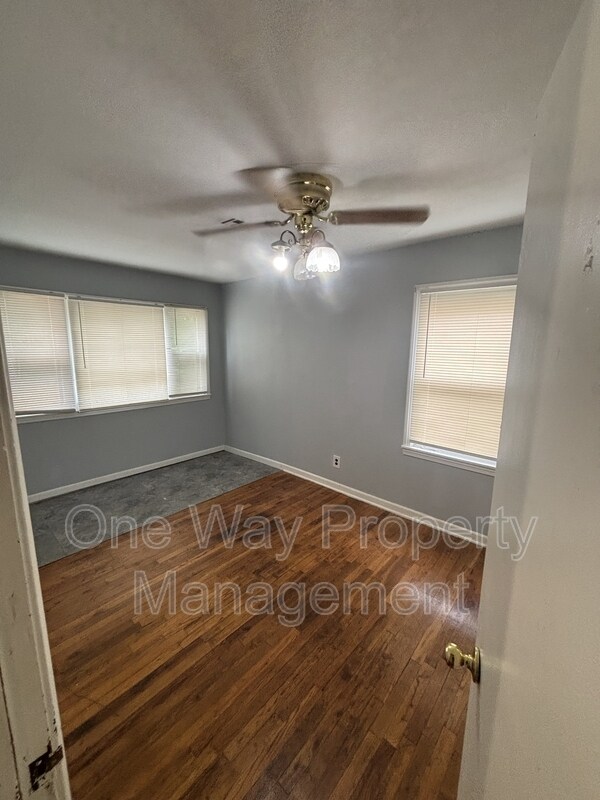 Building Photo - 2462 N Piatt Ave