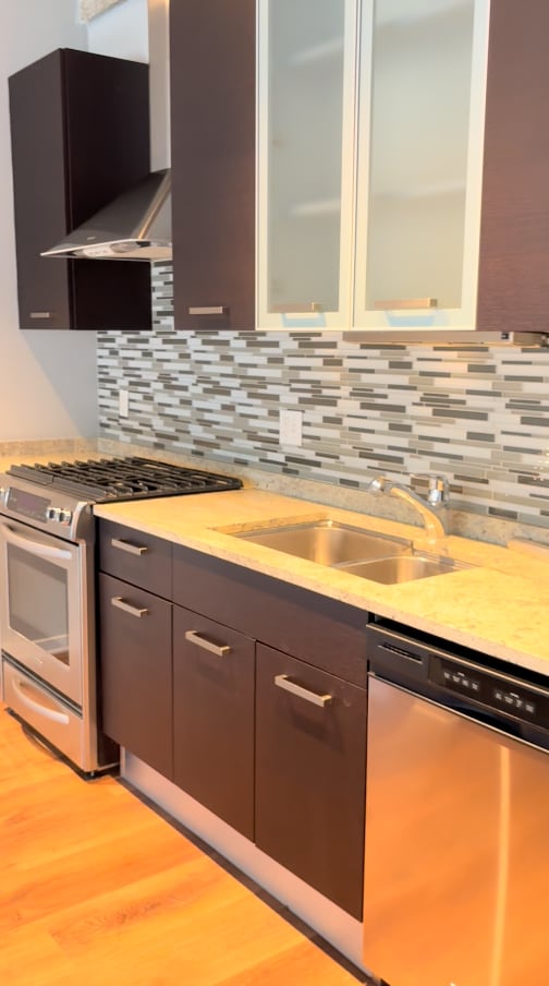 Building Photo - 1136 S Delano Ct W