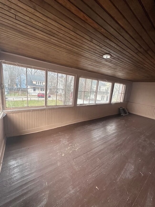 Building Photo - Charming 4-Bedroom Single-Family Rental in Rochester – Ready for Move In