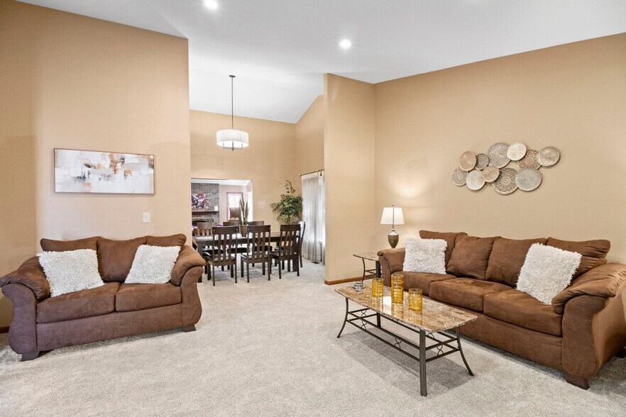 Building Photo - 121 S Windham Ln