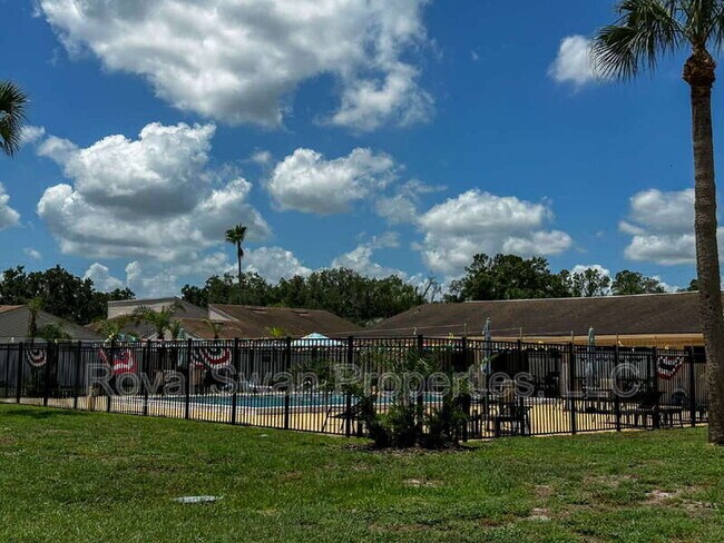 Building Photo - 4228 Oak Loop