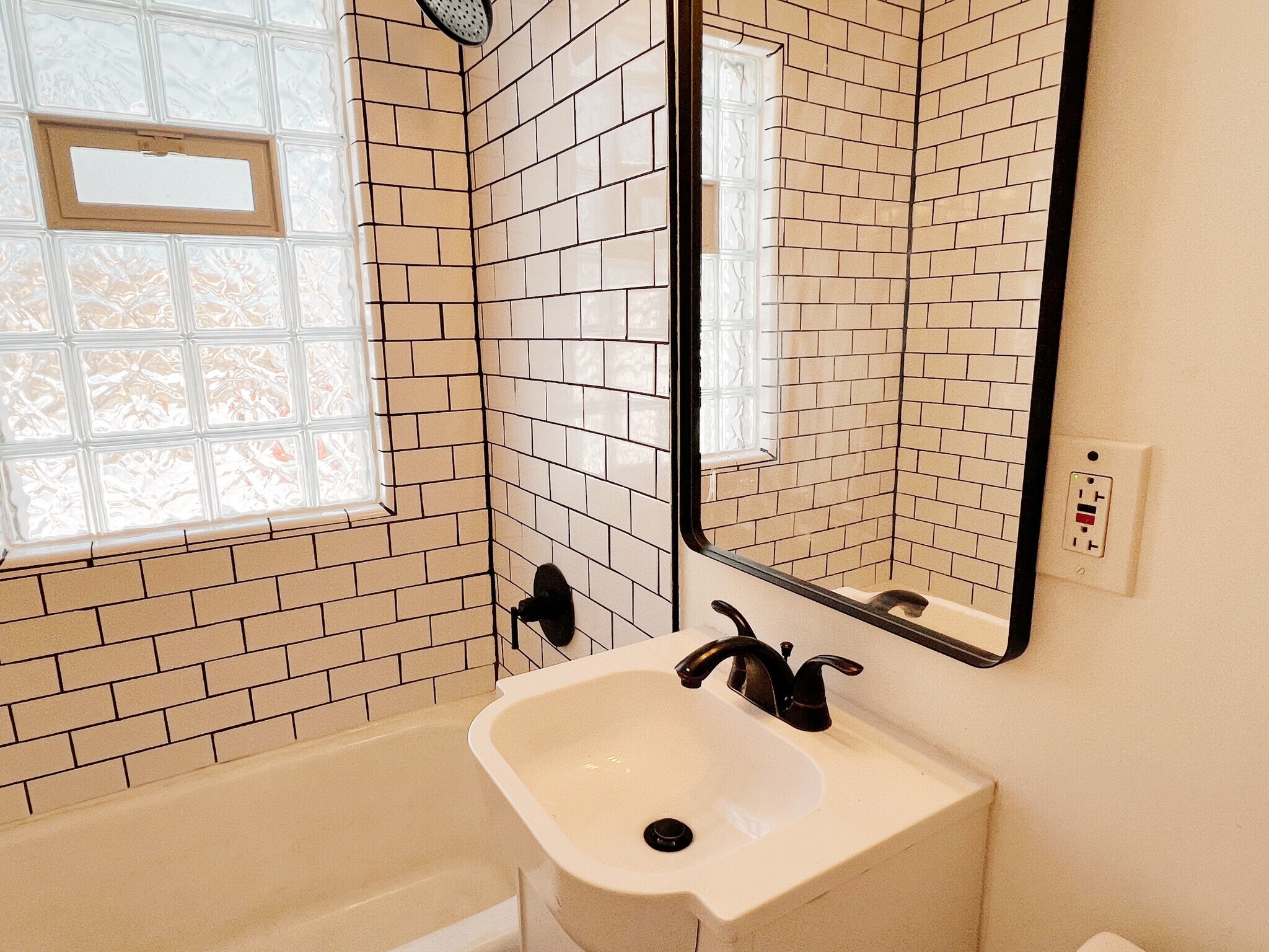 Building Photo - 4530 Wood Ave