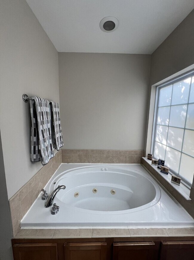 Building Photo - 7475 British Rd