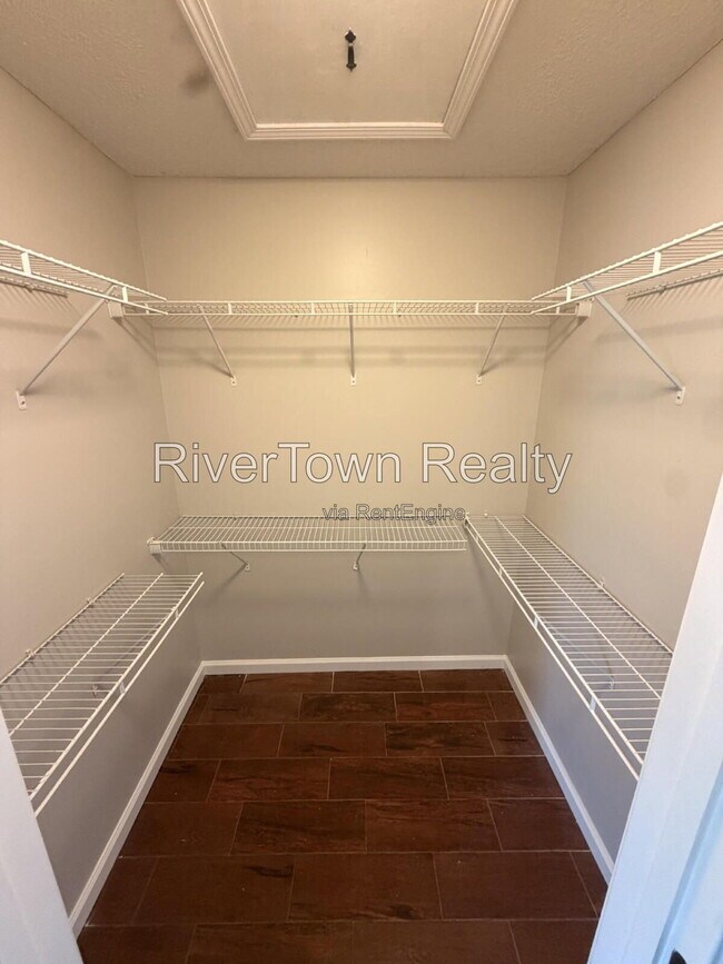Building Photo - 10570 Pecan View Dr