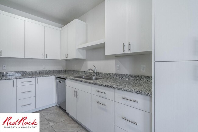 Building Photo - Gorgeous 3 Bedroom Townhome in Washington!