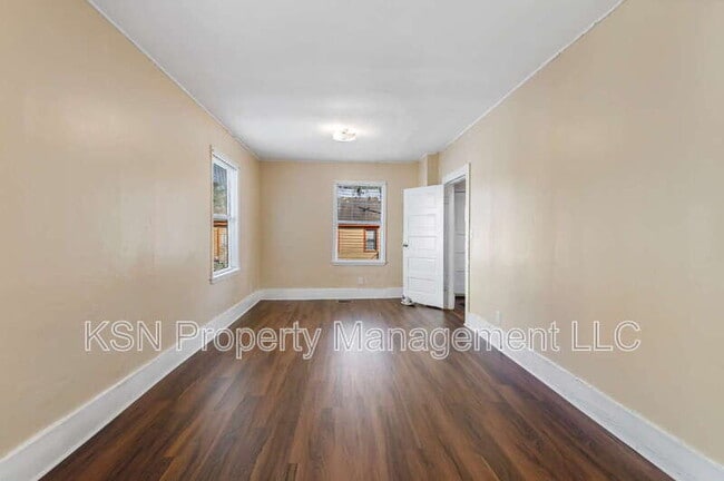 Building Photo - 1921 Reynolds St