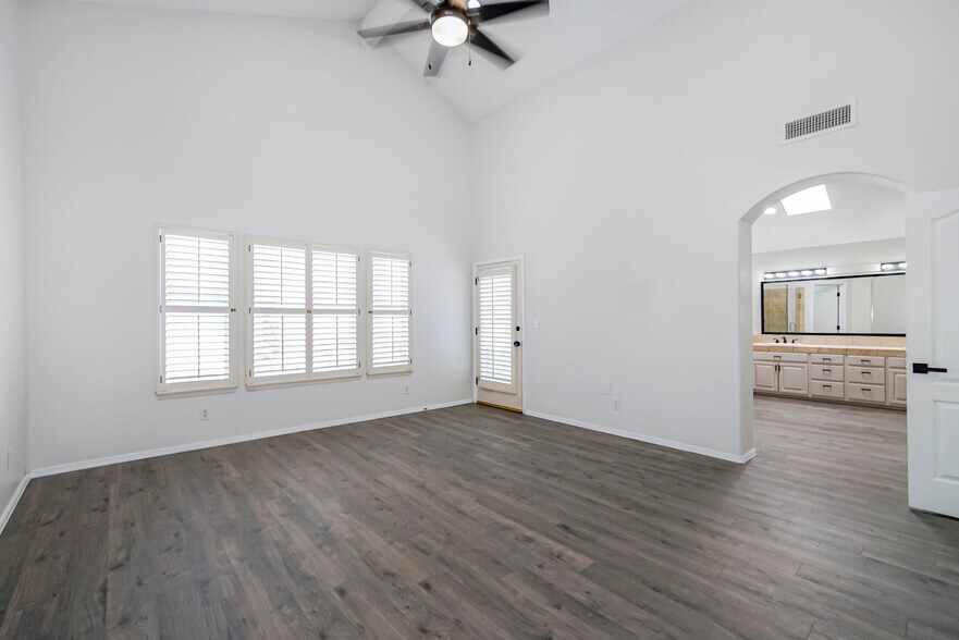 Building Photo - 6529 Jim de Groat Dr