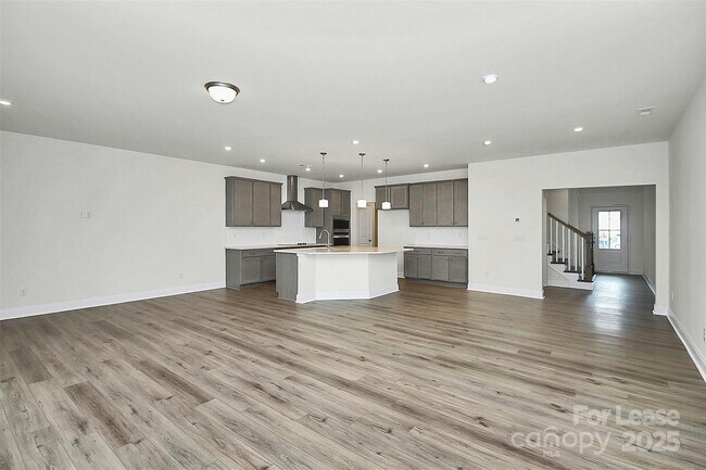 Building Photo - 6029 Mariemont Cir