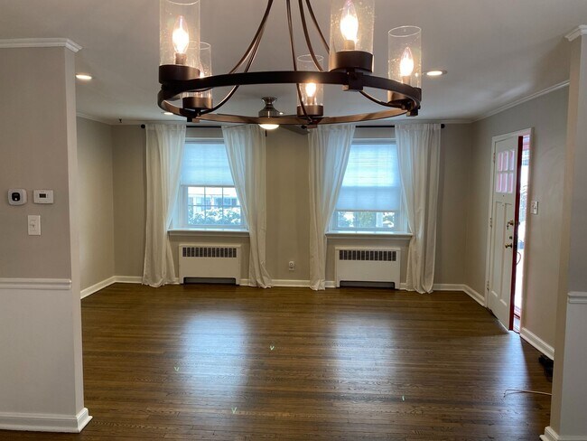 Building Photo - Gorgeous 3-Bedroom Townhouse in Ardmore! Available mid-September!
