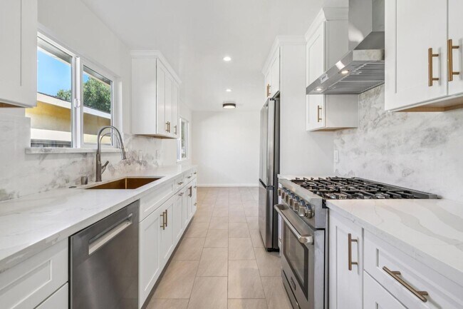 Building Photo - 700 Gull Ave