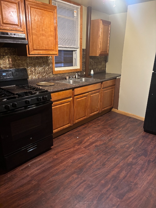 Building Photo - 615 Court St