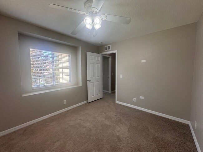 Building Photo - Now Available ! 3BR/2.5BA | Townhome | 1-Car Garage Parking | Community Pool!