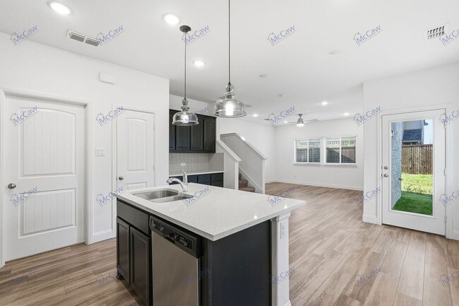 Building Photo - 3100 Trina St