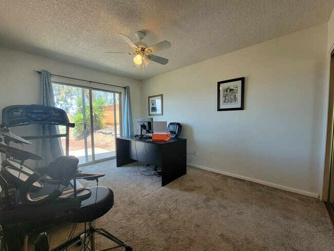 Building Photo - Darling, Move-In Ready Home in Highly Sought After Neighborhood w/ a Great View!!