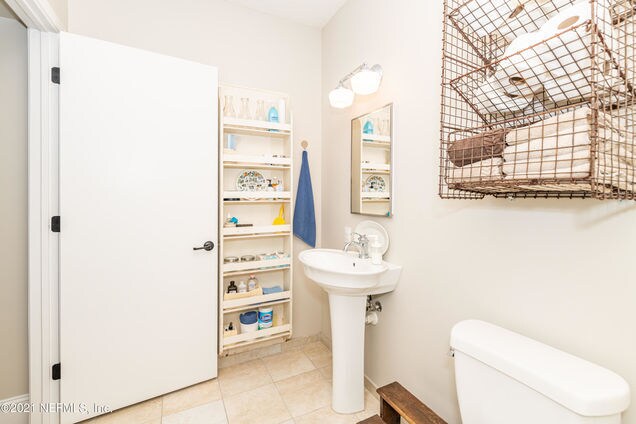 Bathroom - 2525 College St