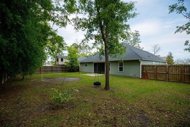 Building Photo - Spacious & Stylish 4BD/2BA Home in Valdost...