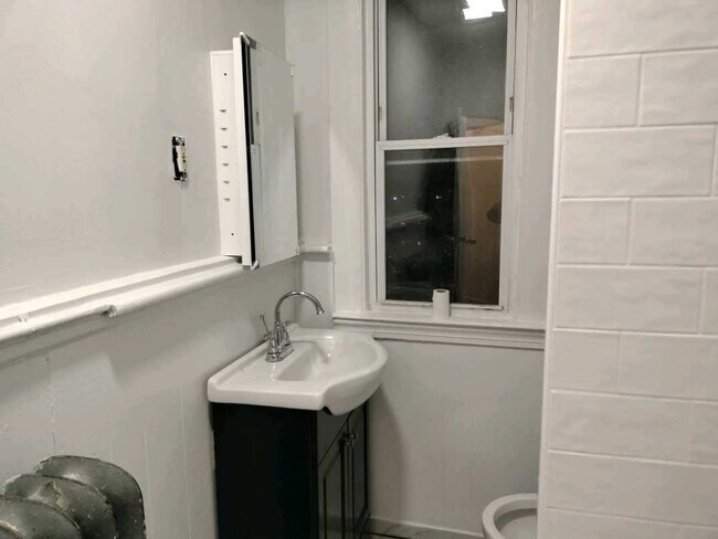 Building Photo - 680 Dixwell Ave