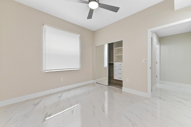 Building Photo - 12454 Crystal Pointe Dr