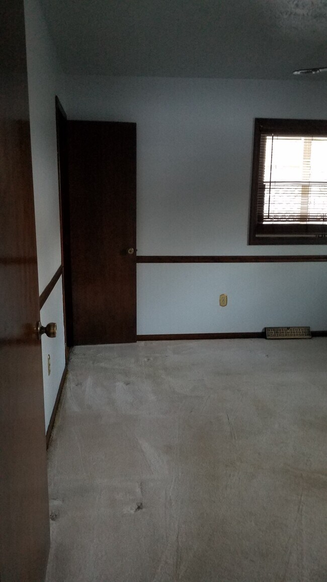 Building Photo - 5049 Babbitt Rd