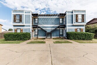 Building Photo - MOVE IN SPECIAL *1st Month Half Off Rent* - Extra Large 2 Bedroom 2 Bathroom Apartment