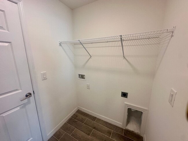 Building Photo - 4 Bedroom -2 Bathrooms NE Cape Coral- City Water (Del Prado & Pine Island)