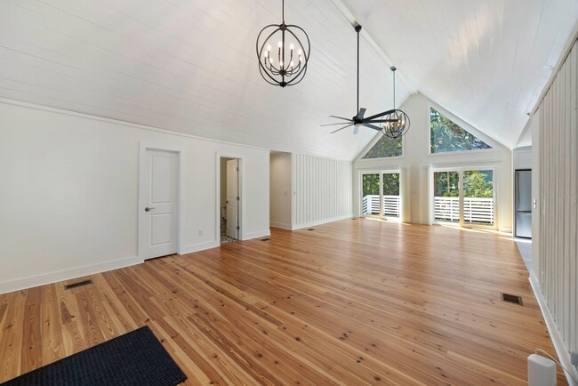 Building Photo - 137 Sparrow Dr