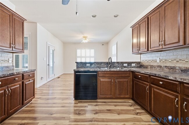 Building Photo - 6613 St Laurence Dr