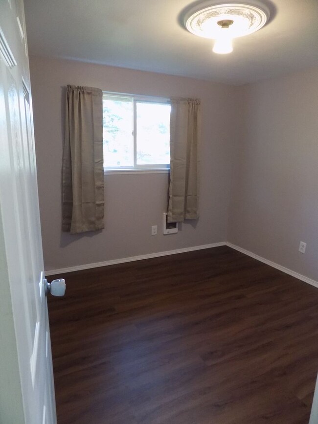 Building Photo - ***$500 Move in Credit!*** Beautiful 3 Bed...