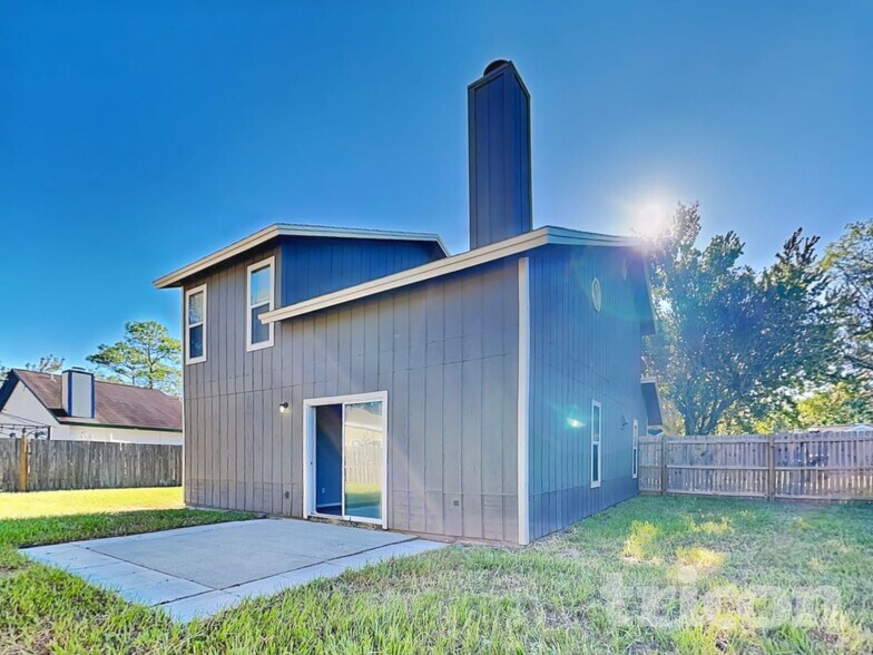 Building Photo - 606 Radnor Ln